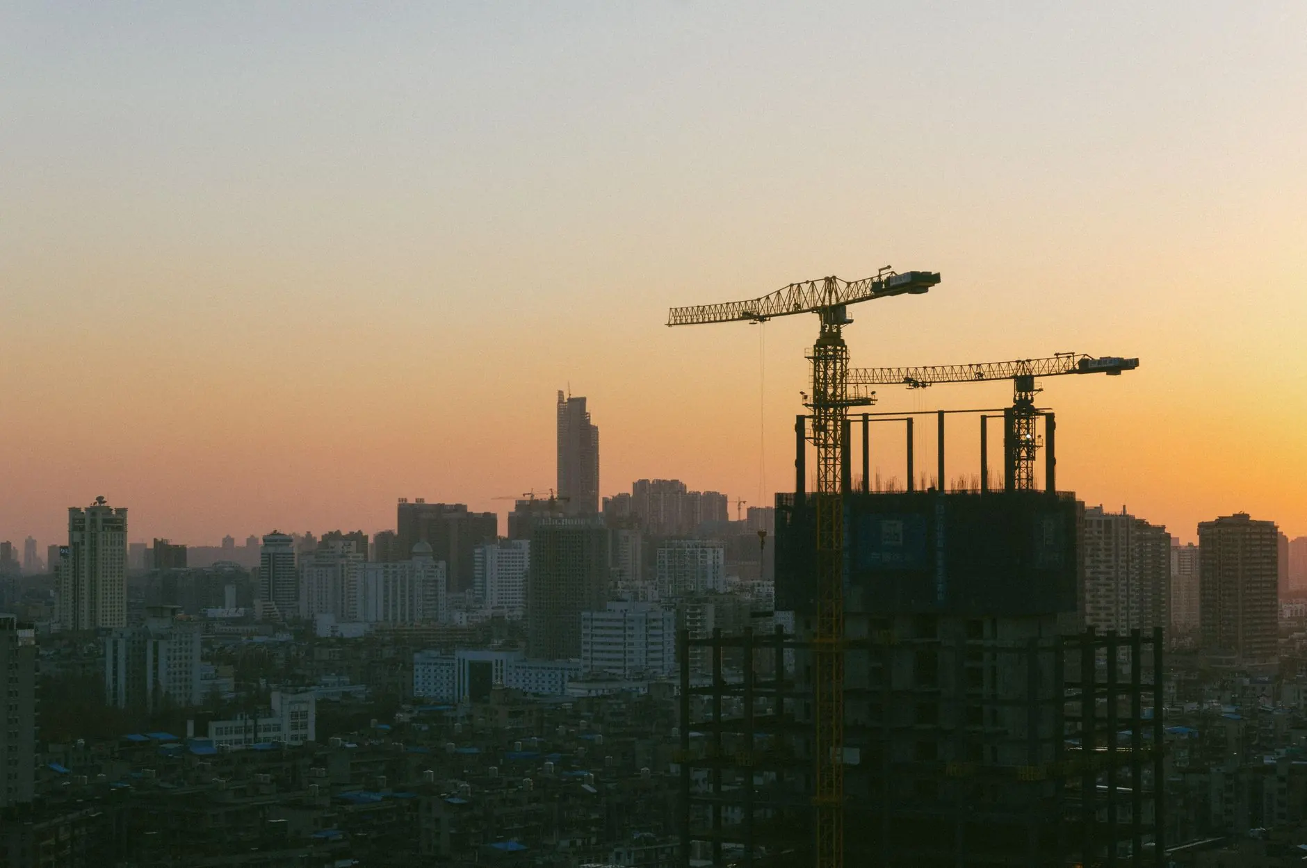建筑工地多层板与木方选型对比及采购指南